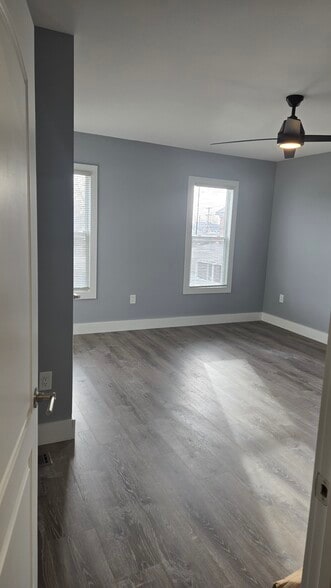 Building Photo - 594 E Sycamore St