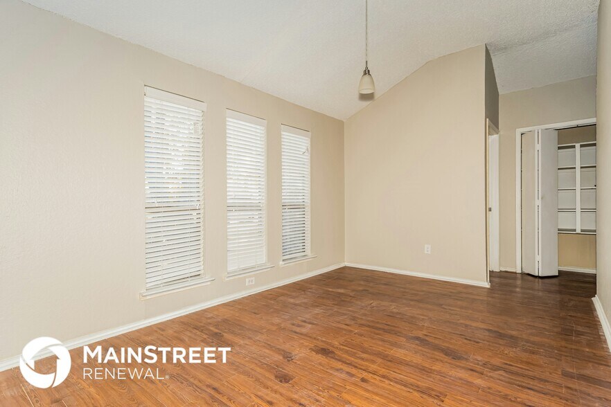 Building Photo - 513 Quail Hollow Dr
