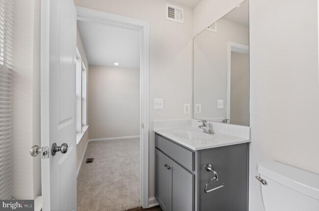 Building Photo - 105 Milburn Dr