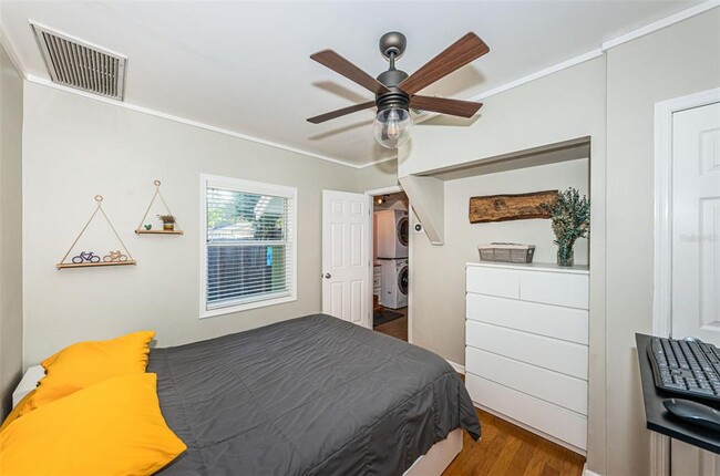 Building Photo - 1009 8th St N