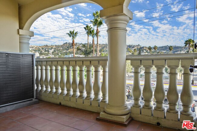 Building Photo - 1050 N Edinburgh Ave