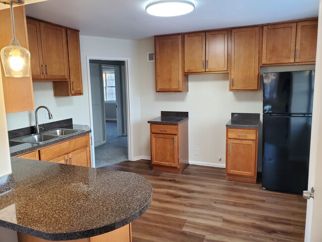 Kitchen - 656 Greenmount Blvd