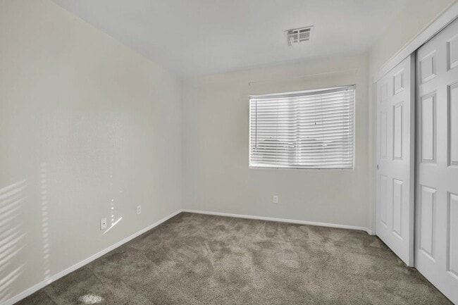 Building Photo - Cute 3 bedroom 1 car garage 2 story home!