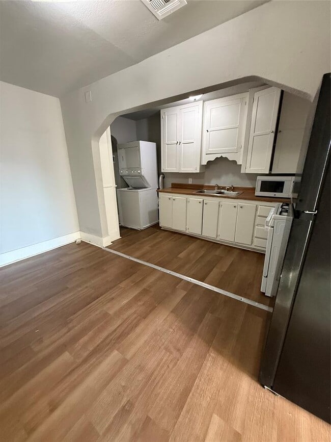 Building Photo - 2906 S Santa Fe Ave