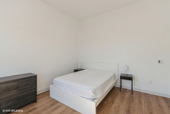 Building Photo - $1,350 | 1 Bedroom, 1 Bathroom Furnished A...