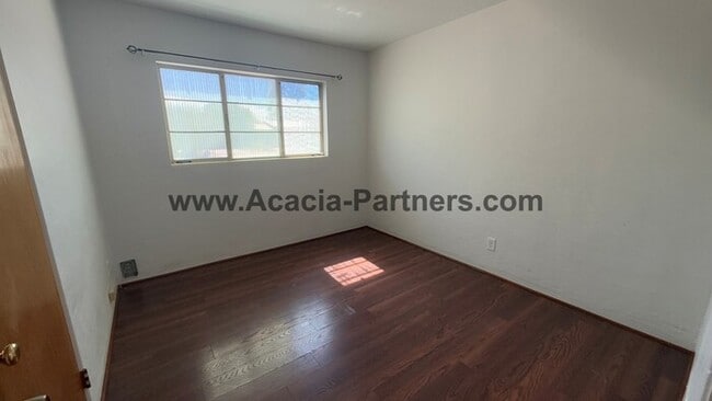 Building Photo - Three Bedroom Ranch Style Home