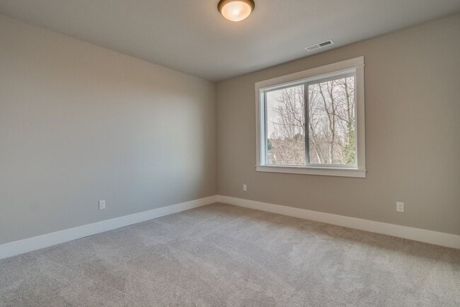 Building Photo - 1118 SW Dottie Ct