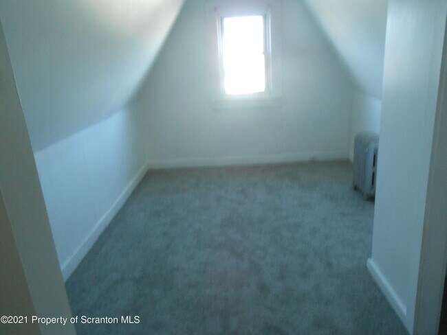 Building Photo - 622 N Main St