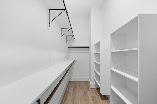 Building Photo - 905 Woodcrest Dr