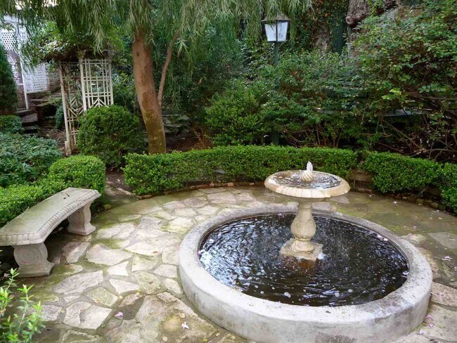 Building Photo - 2057 N Las Palmas Ave