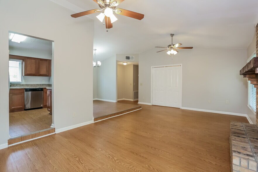 Building Photo - 3709 Foxcroft Rd
