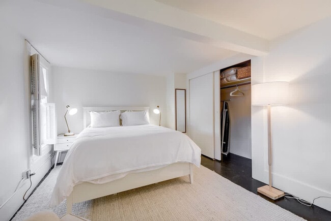 Building Photo - 2424 Gough St