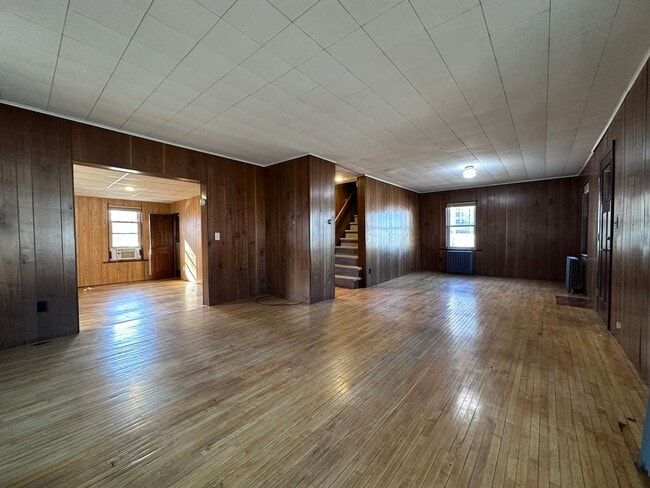 Building Photo - 7 8th St