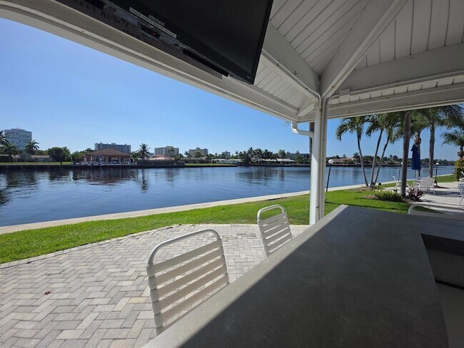 Building Photo - 6391 Bay Club Dr
