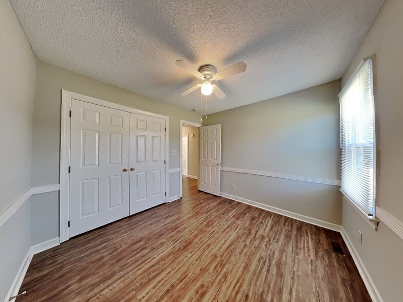 Building Photo - 3016 Lindsay Dr