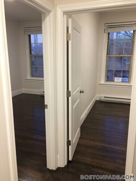 Building Photo - 52 Clearway St