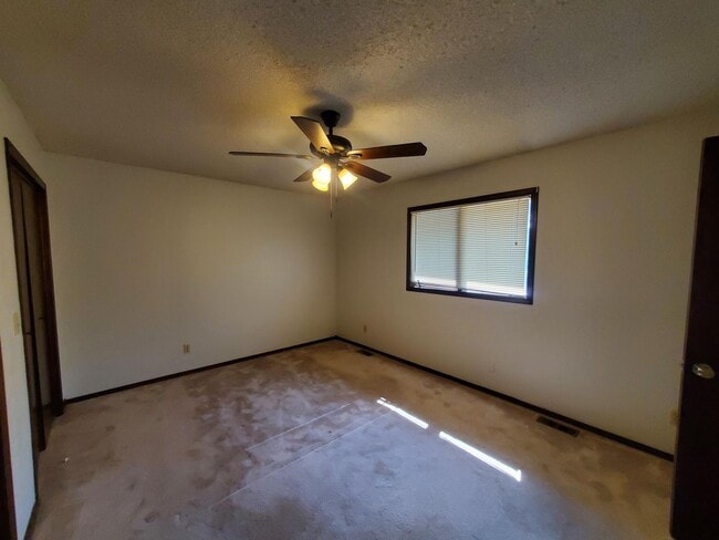 Building Photo - Large Family home in Chelsea Est. just SW ...