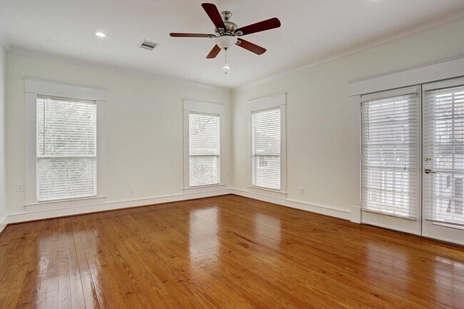 Building Photo - 1847 Cortlandt St