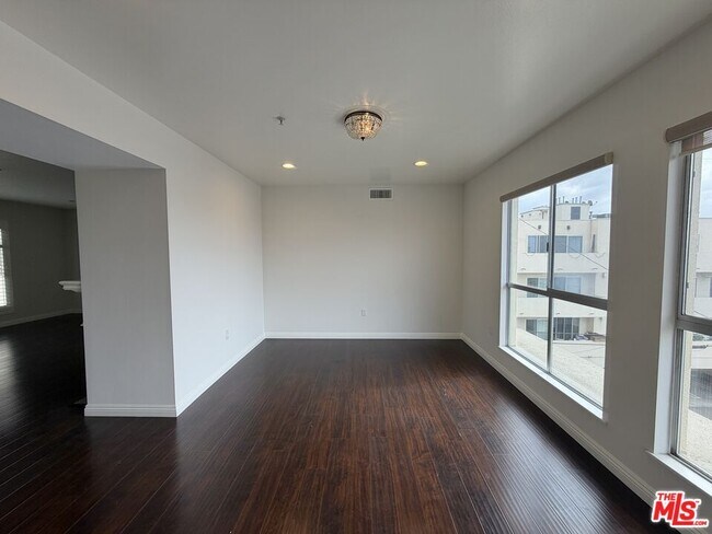 Building Photo - 1222 S Westgate Ave