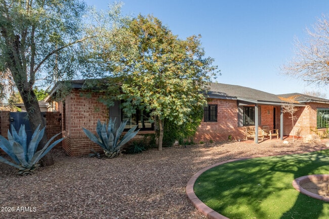 Building Photo - 1519 W Flower Cir N