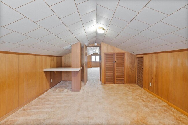 Building Photo - Quaint, inviting 4-bdrm/2-bath home in Cloverdale. Serene living, huge yard, covered patio