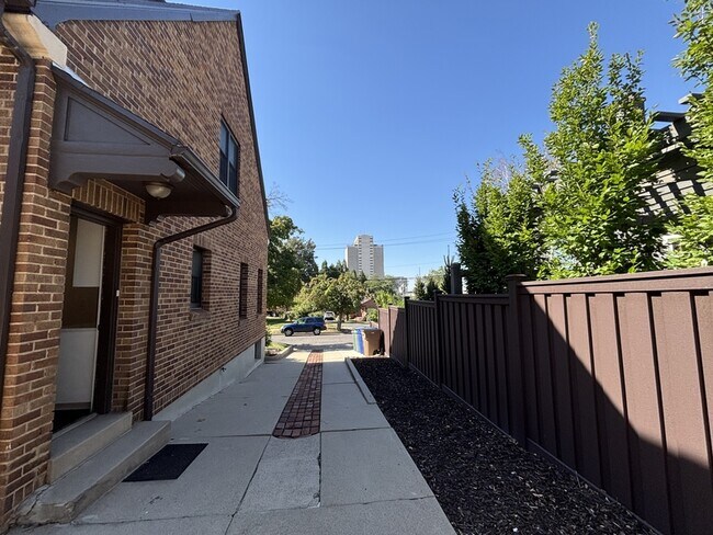 Building Photo - 77 Hillside Ave