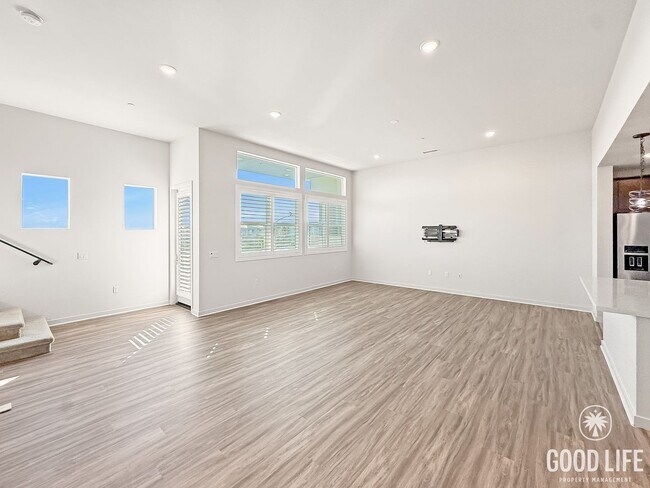 Building Photo - 3B/2BA Home with Private Elevator & Mountain Views!