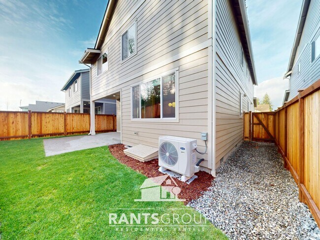 Building Photo - Beautiful New Home in Bradbury Subdivision! Easy I5 Access!