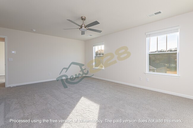 Building Photo - 96 Farmwood Ln