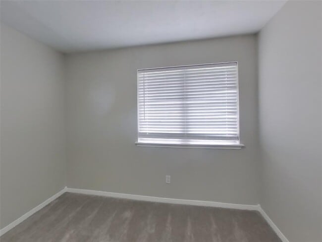 Building Photo - 6906 Falling Waters Dr