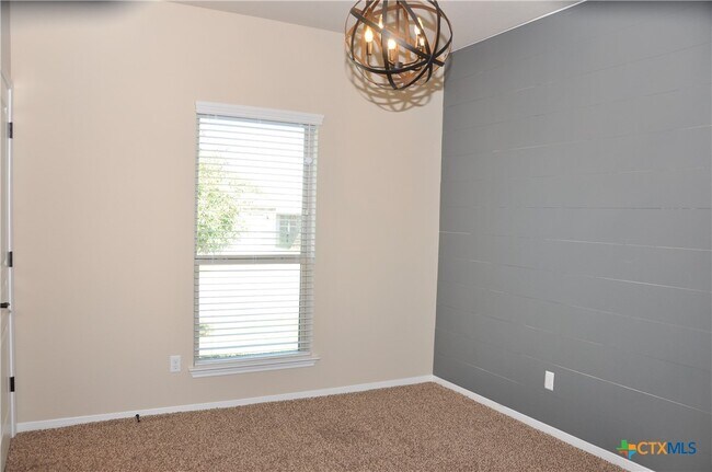 Building Photo - 5603 Drury Ln