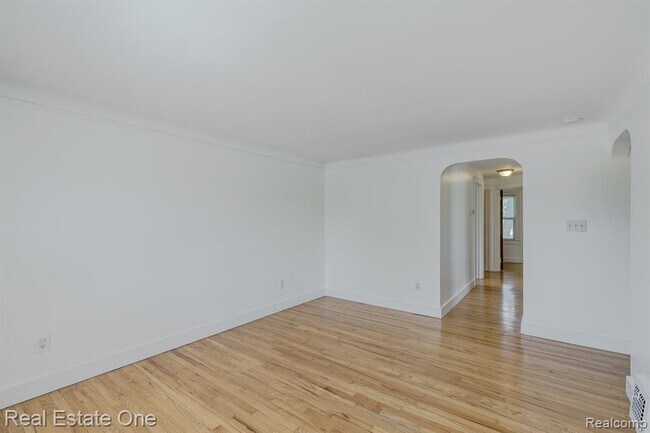 Building Photo - 122 W Houstonia Ave