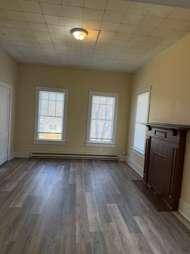 Building Photo - Historic Highland Charm – Beautifully Refurbished Upstairs Unit for Lease