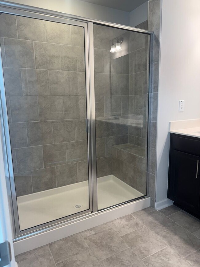 Building Photo - Beautiful & Spacious Home for Rent