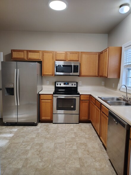Primary Photo - 1212 James St