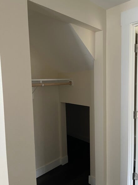 Building Photo - 255 Southview Pl S