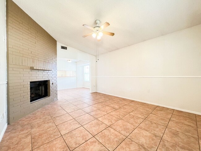 Building Photo - 1301 Pitcairn Dr