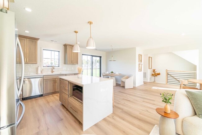 Building Photo - 14550 South Ave