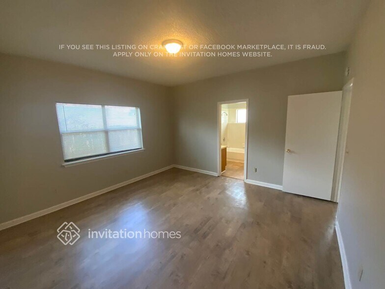 Building Photo - 1651 Ashwood Cir