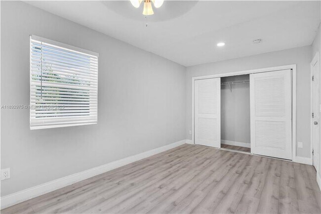 Building Photo - 4500 NE 18th Ave