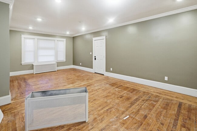 Building Photo - 131 Providence St