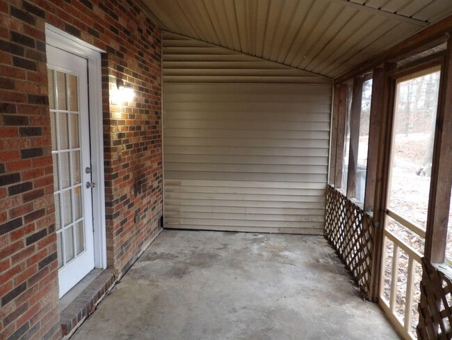 Building Photo - 244 Meadowview Dr