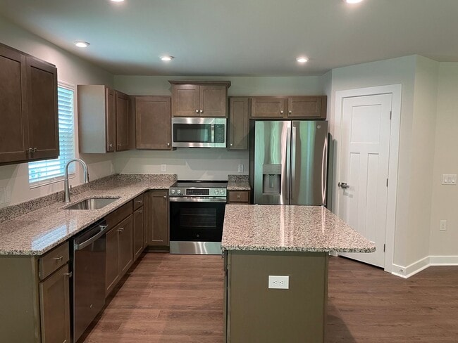 Building Photo - 3 Bedroom 2 Bathroom House In Hickman's Cr...