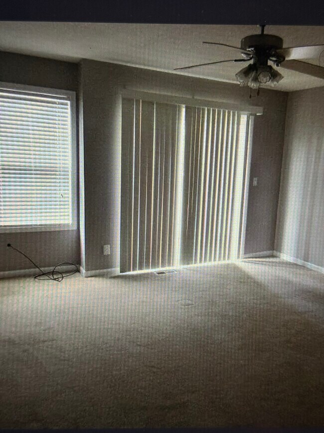 Building Photo - 11217 North Oakwood Drive