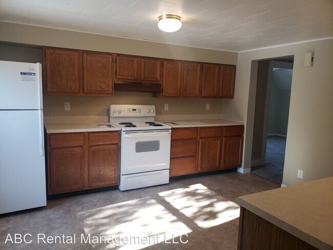 Building Photo - 321 6th Ave