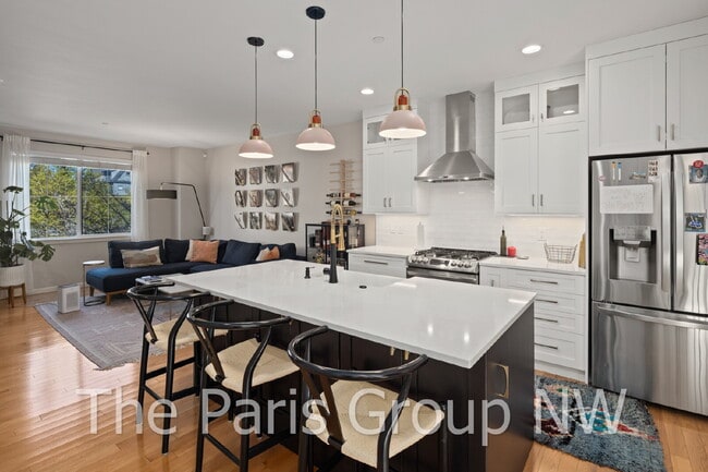 Building Photo - Stylish Model Hm in Issaquah Highlands * Park-Facing, EV Charger, Designer Upgrades & Very Walkable!