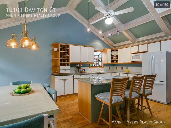 Building Photo - 10101 Daviton Ct