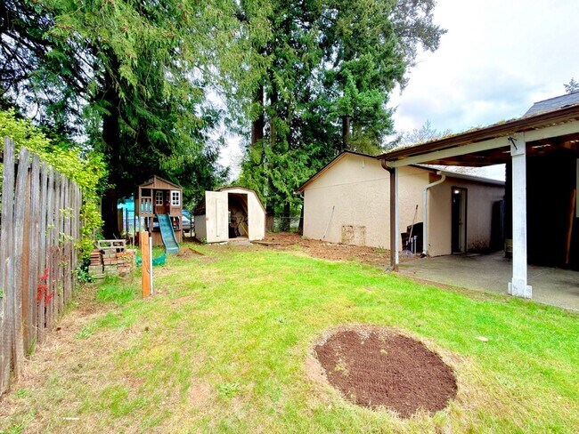 Building Photo - Charming Everett Home with Spacious Backyard, Garage, and Bonus Flex Spaces