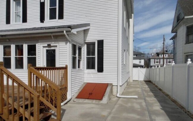 Building Photo - 211-213 Montgomery Avenue