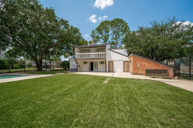 Building Photo - 12042 Mighty Oak Dr